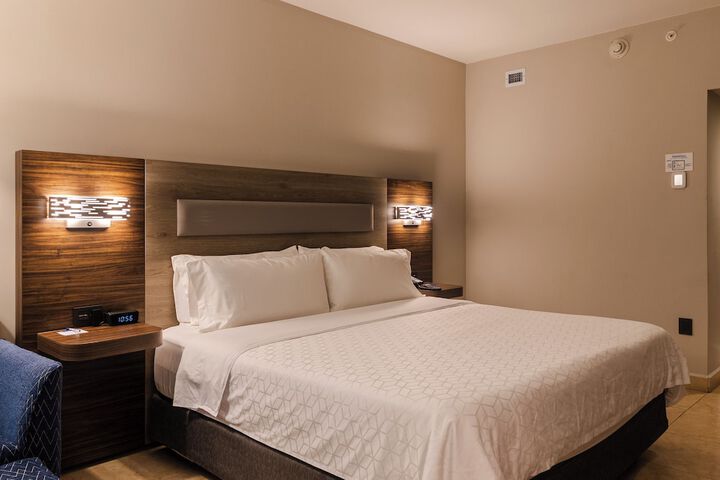 Room 14 of 43