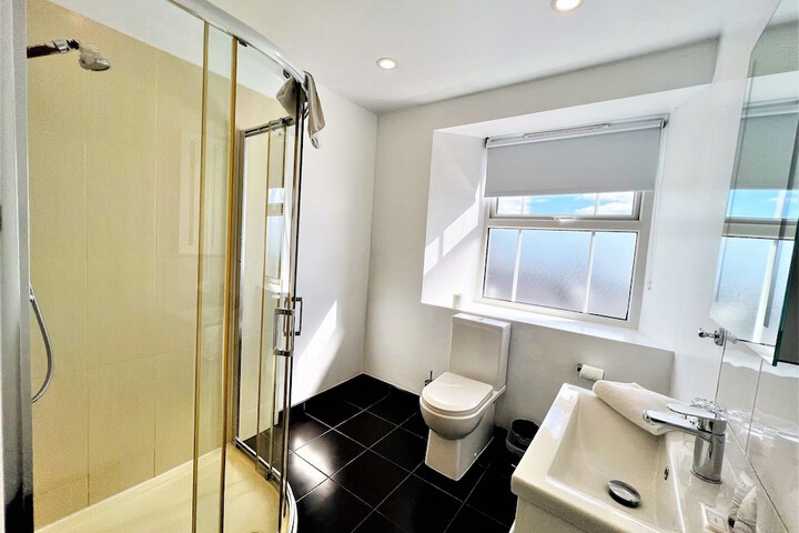 Room 170 of 219