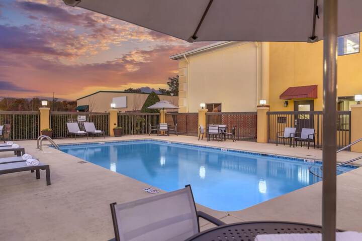 Hotel with Pool