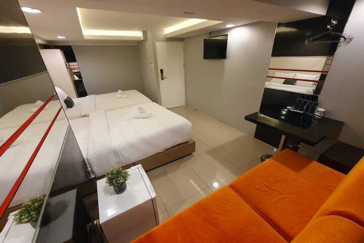 Room 52 of 110