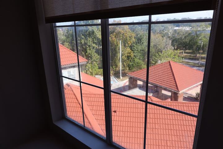 Ballroom/Hall 73 of 95