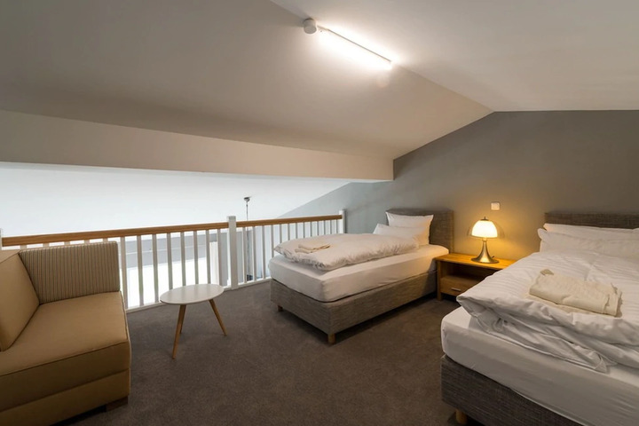Room 3 of 7