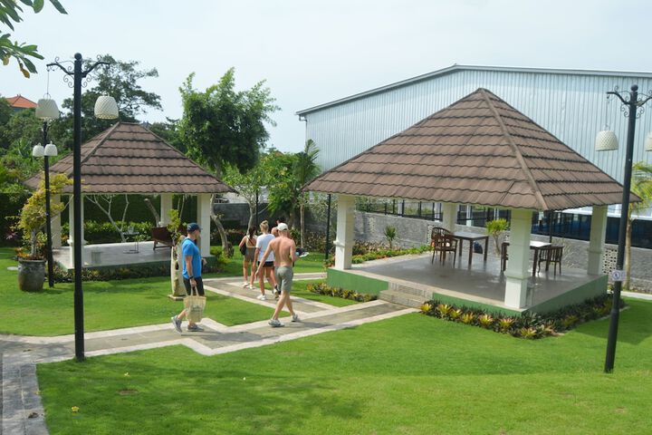Hotel Exterior 35 of 44