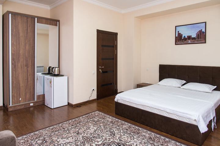 Room 6 of 33