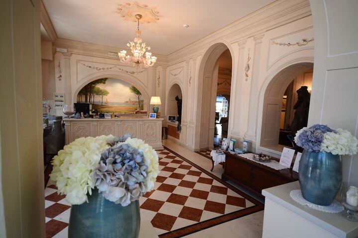 Concierge desk