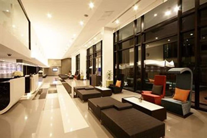 Entrance & Lobby