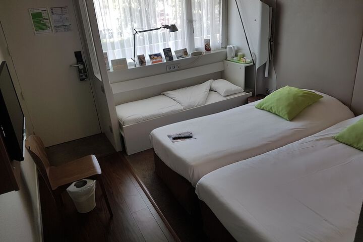 Room 9 of 44