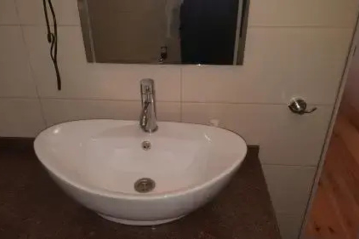 Room 5 of 13