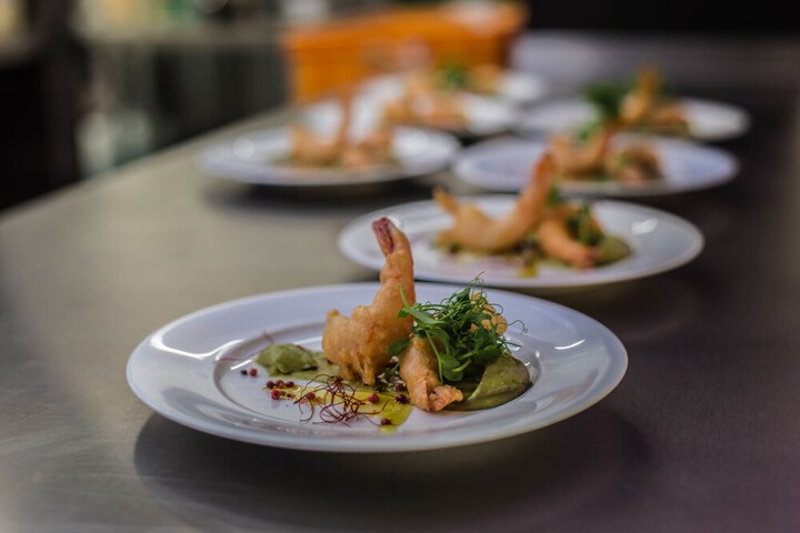 Dining 30 of 41