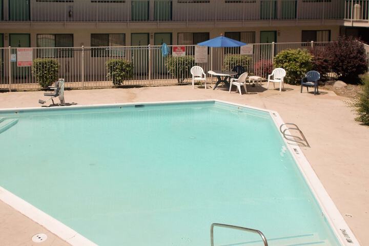 Pool Hotel