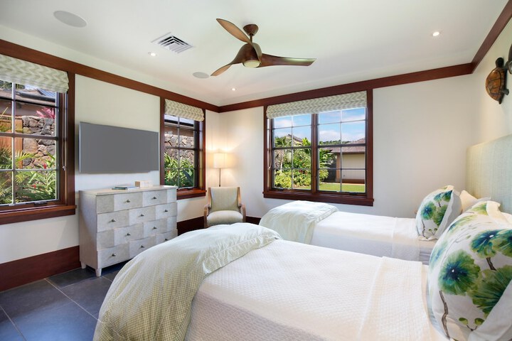 Room 90 of 546