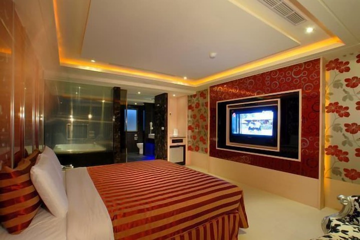 Room 11 of 107