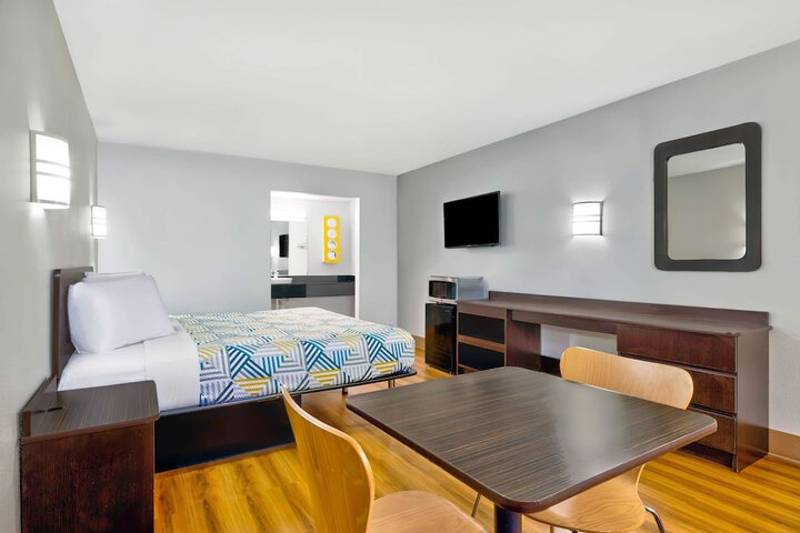 1 King Bed (7 of 13)