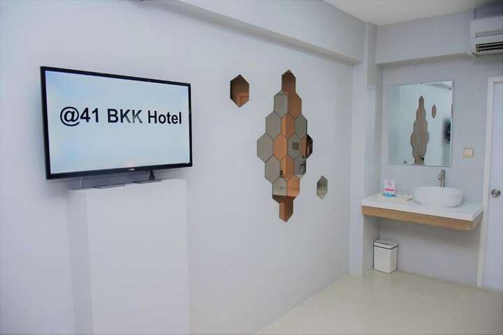 Room 7 of 49