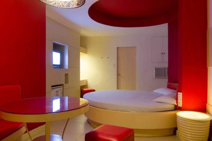 Room 9 of 34
