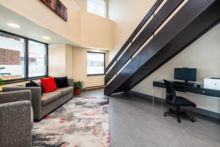 Entrance & Lobby