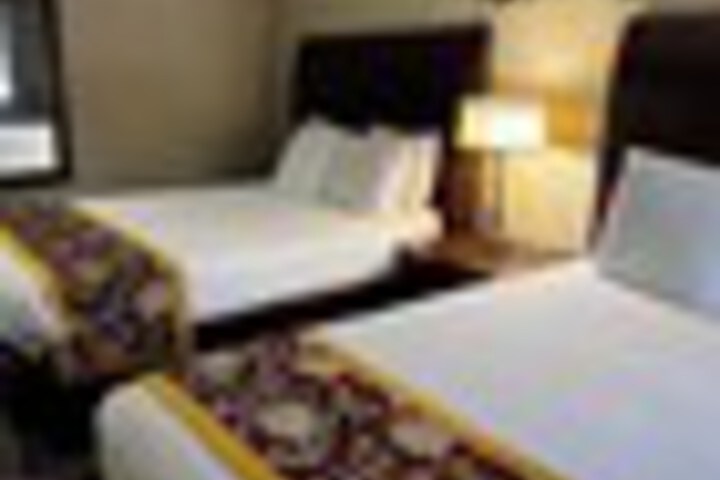Room 95 of 390