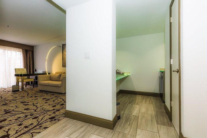 Room 28 of 52