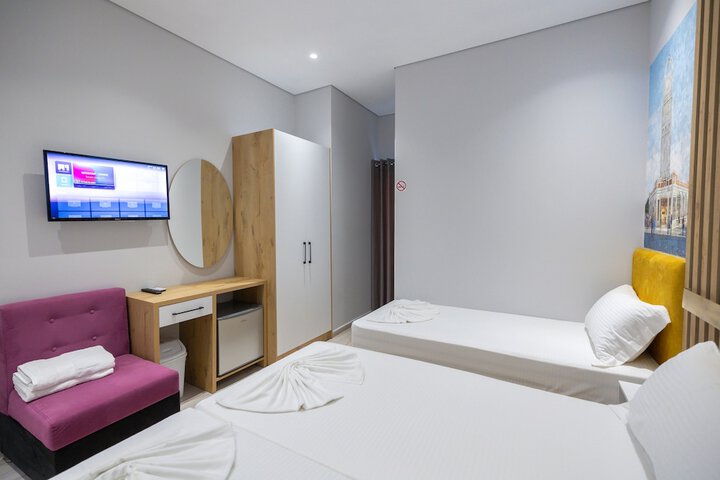 Room 32 of 62