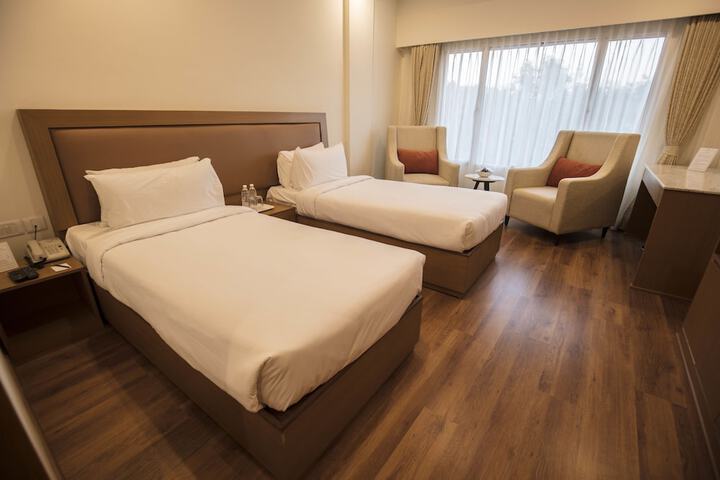 Room 10 of 32