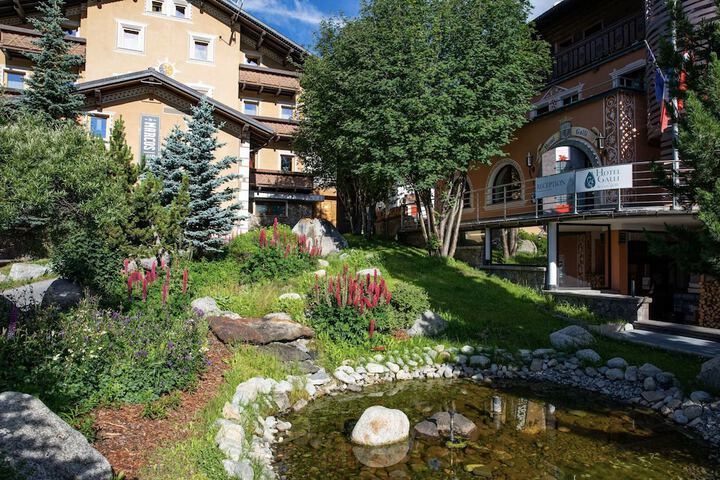 Hotel Exterior 132 of 142