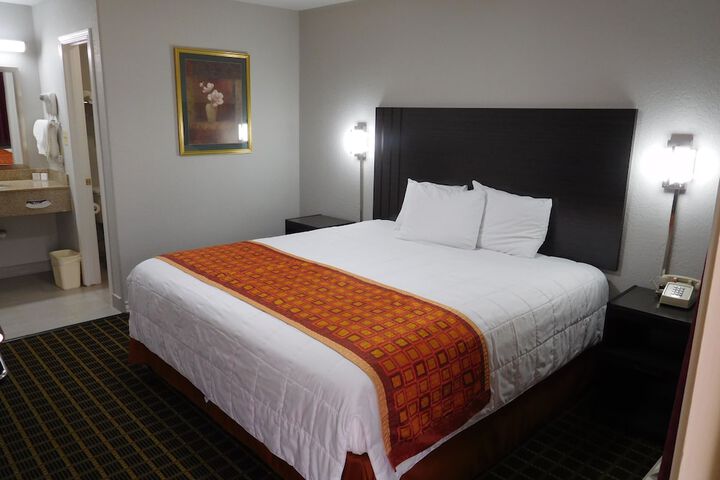 Room 5 of 12