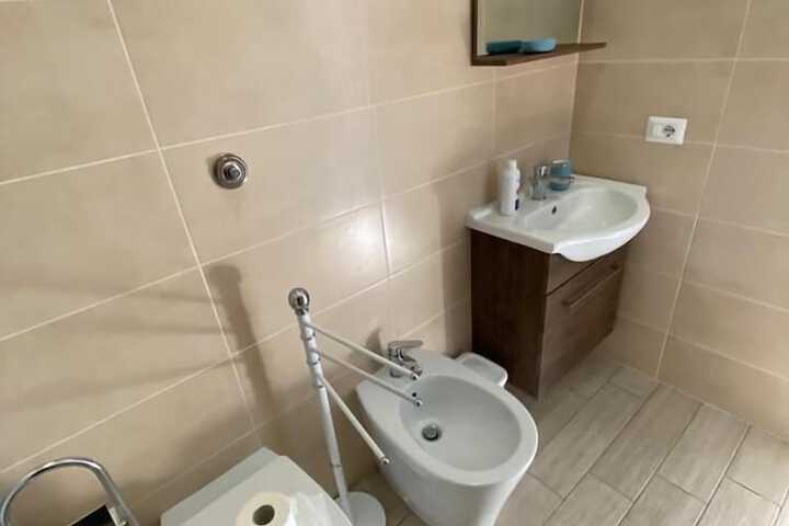 Room 30 of 46