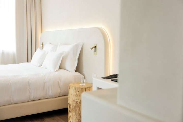 Room 10 of 90