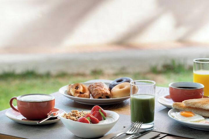 Breakfast/Coffee Service 90 of 122