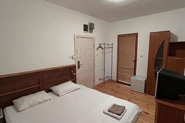 Room 12 of 21