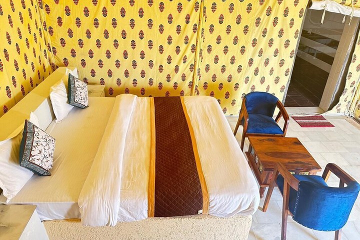 Room 4 of 52