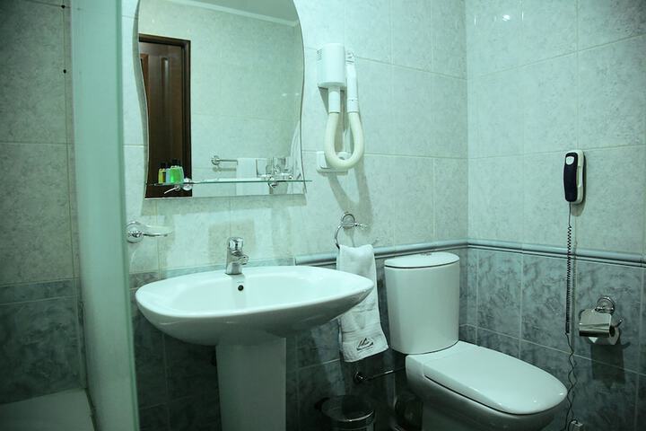 Room 46 of 76
