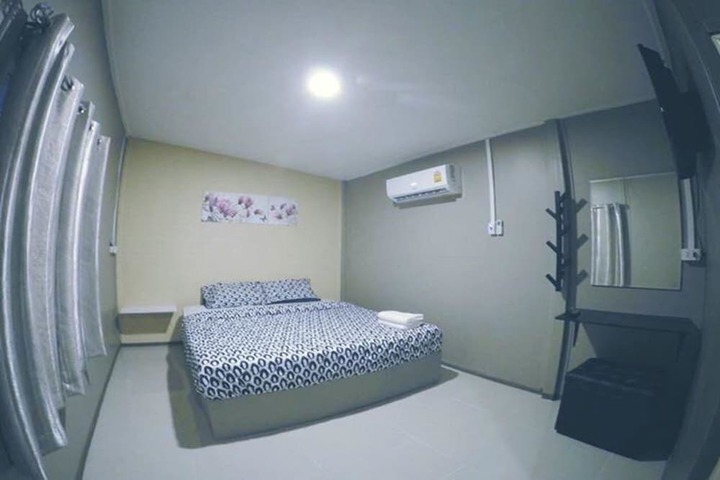 Room 9 of 24