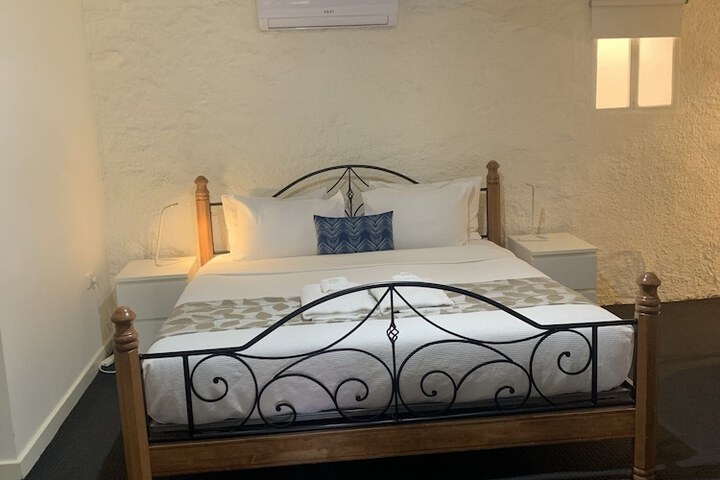 Room 11 of 22