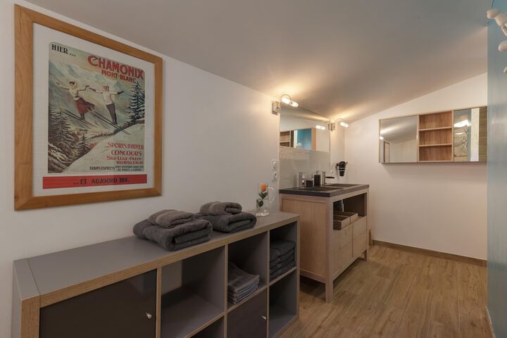 Room 25 of 40