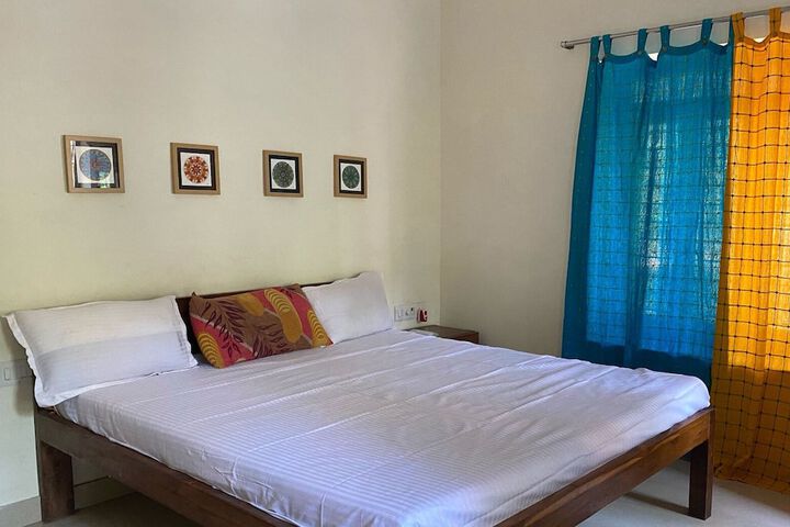 Room 7 of 12