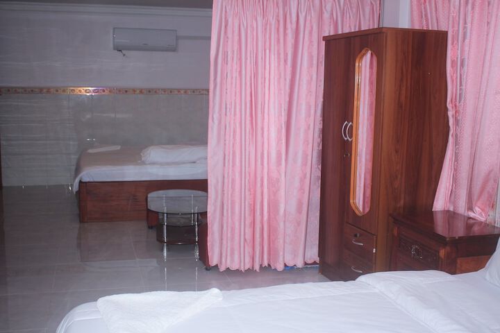 Room 15 of 36