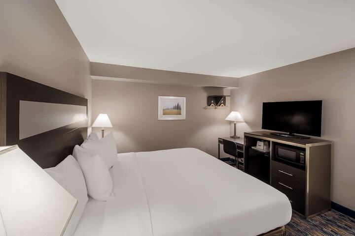 Room 8 of 30