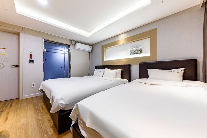 Room 40 of 67