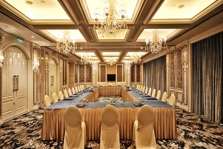 Ballroom/Hall 90 of 99