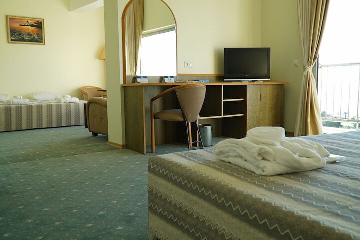 Room 13 of 95