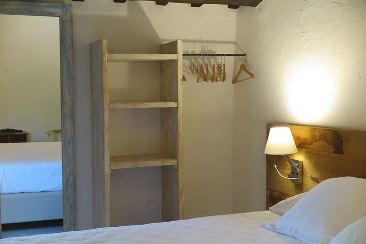 Room 4 of 121
