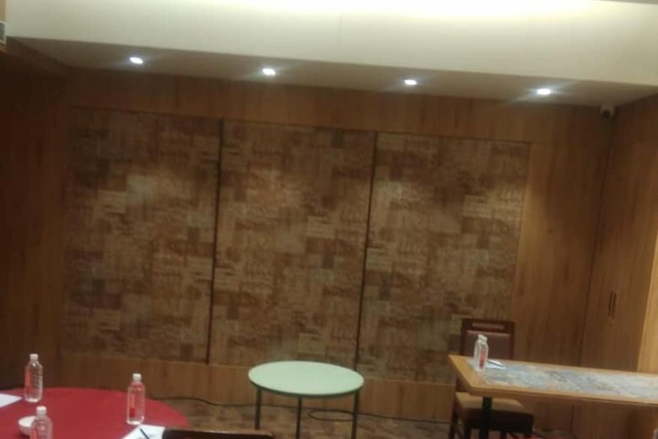 Ballroom/Hall 57 of 71