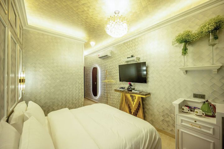 Room 17 of 285