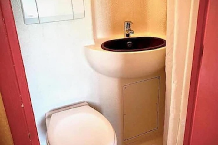 Room 13 of 32