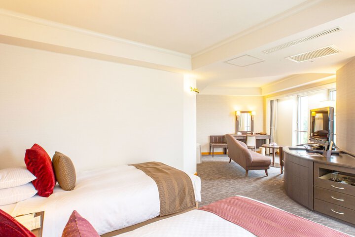 Room 27 of 204