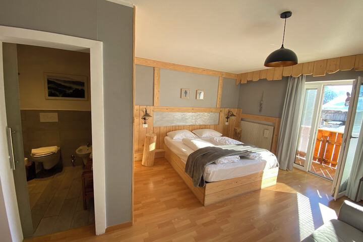 Room 6 of 27