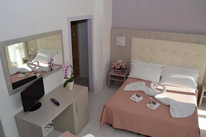 Room 6 of 43