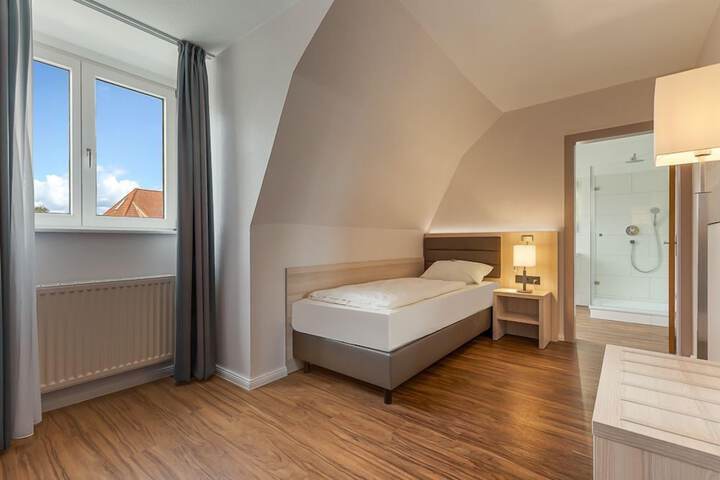 Room 2 of 92
