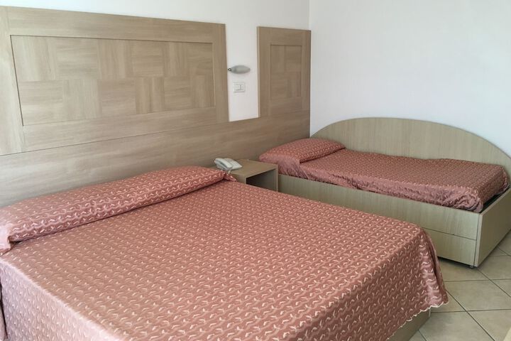Room 4 of 18